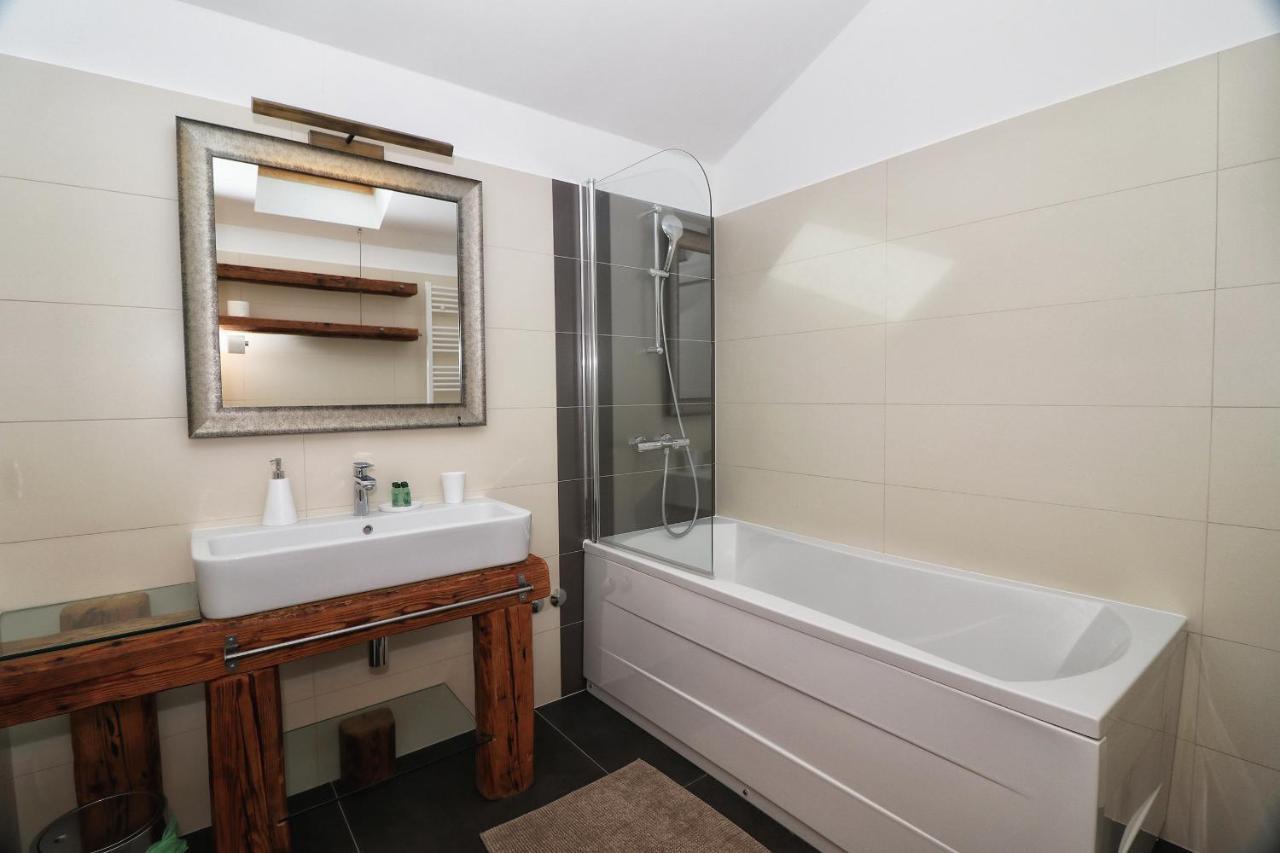 Kseni Accommodation Ровинь Экстерьер фото