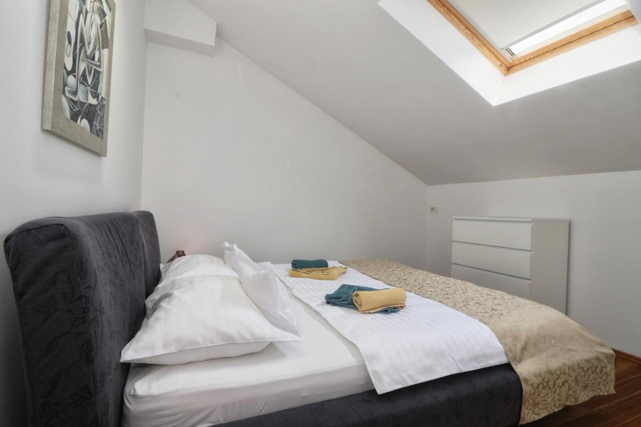 Kseni Accommodation Ровинь Экстерьер фото