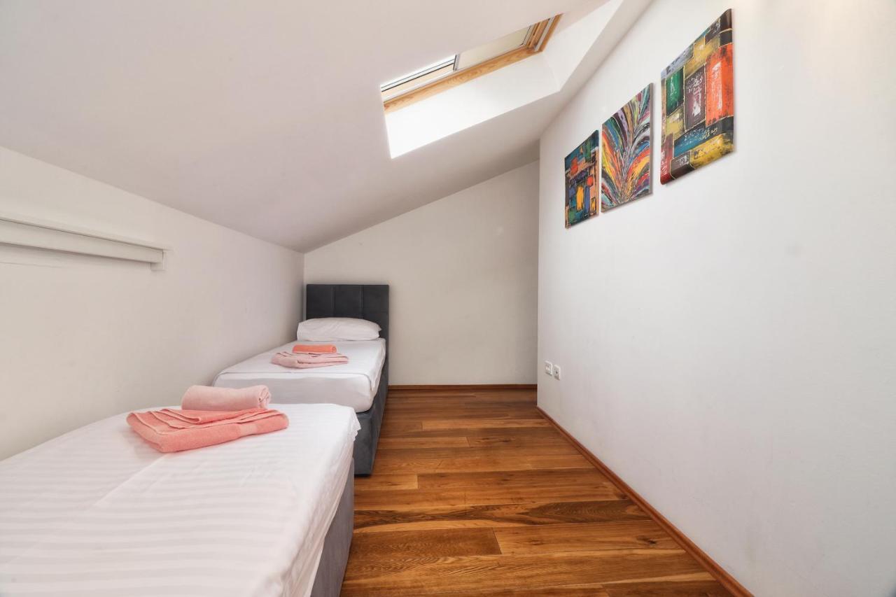 Kseni Accommodation Ровинь Экстерьер фото