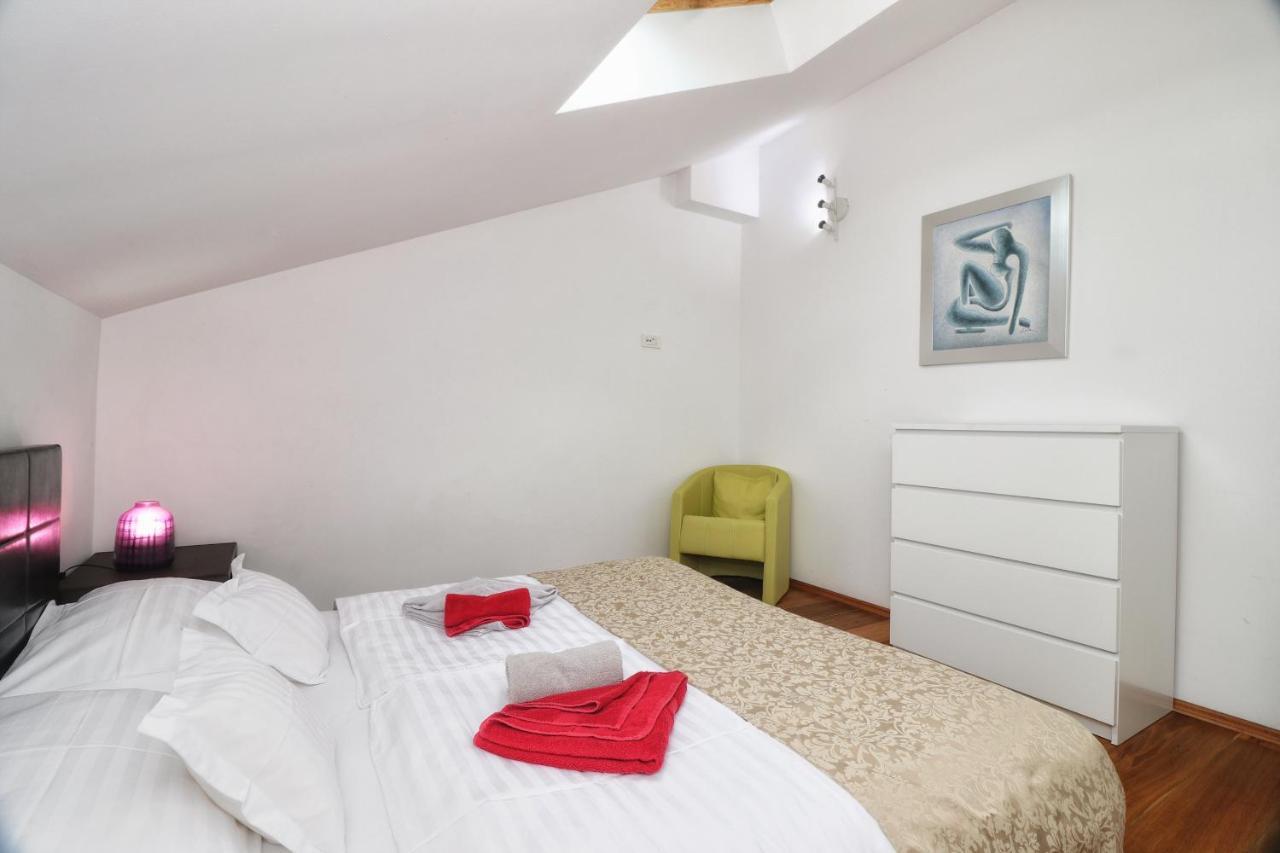 Kseni Accommodation Ровинь Экстерьер фото